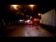 Неадекватна дівчина в Одесі кидалася під колеса авто (відео)
