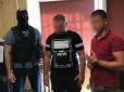 В Одесі двоє чоловіків напали на поліцейського і відібрали у нього пістолет та телефон