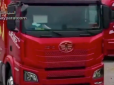 Мрія далекобійника: У Китаї створили вантажівку з душем, туалетом, кондиціонером та двома ліжками прямо в кабіні водія (відео)