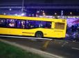 Є загиблий та поранені: У Києві автобус зніс торговельний намет біля зупинки (фото, відео 16+)