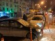 Дорога перетворилась на ковзанку: У Києві в ДТП зіткнулись 6 авто (фото)