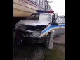 ​Не проскочили на переїзді: Під Кривим Рогом електричка розтрощила авто поліції (відео)