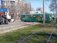Навмисно не вигадаєш: У Одесі трамвай перевищив швидкість, вилетів на дорогу та став винуватцем ДТП (фото)