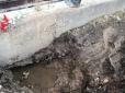 Промоклими черевиками не обійшлося: У Росії чоловік дорогою додому потонув у калюжі з брудом на вулиці рідного Брянська