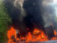 На Хмельниччині вантажівка влетіла в мікроавтобус, обидва загорілися - багато жертв (фото)