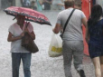 Циклон несе в Україну потужні зливи зі шквалами: Синоптики розповіли, де чекати негоди