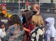Принци серед жебраків: Меган Маркл з принцом Гаррі прийшла в одну зі шкіл Гарлема у вбранні за 8000 доларів