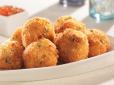 Безпрограшна й бюджетна гаряча закуска: Рецепт картопляних кульок із апетитною скоринкою