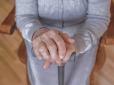 Справжнє новорічне диво: У Тернополі бабуся загубила пенсію, але люди вмить їй допомогли
