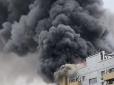 Стовп чорного диму видно здалеку: У Дніпрі спалахнула потужна пожежа в офісі АТБ