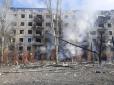 Пошкоджено житловий будинок та адмінбудівлю: Окупанти вдарили ракетами по Краматорську, є загиблі й поранені (відео)