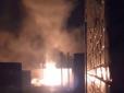 Нові обстріли Харкова окупантами: Після влучення снарядів спалахнули будинки, є загиблі й поранені (відео)