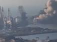 Згоріли ще два судна окупантів і 3000 тонн палива зі снарядами: Спливли деталі знищення російського корабля в Бердянську