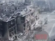 Суцільна розруха та порожні вулиці: Як виглядає Маріуполь після масованих бомбардувань (відео)