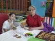 Пряник для Зеленського: 12-річна волонтерка розписала смаколик і передала його президенту