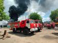Перед цим пролунав вибух: На АЗС у Миколаєві спалахнула масштабна пожежа (відео)