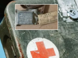 Перев'язувальний пакет та бинт 60-х років: У мережі показали вміст аптечки солдата 