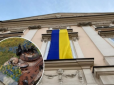 Спалена техніка окупантів в Україні заросла синьо-жовтими квітами: У мережі показали приголомшливі фото