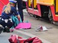 Удар був таким сильним, що з дитини спало взуття: У Польщі трамвай збив школярку з України