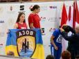 Нагадала світові про наших Героїв: 16-річна українська спортсменка на турнірі з боксу в Угорщині підняла прапор 