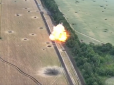 Горить-палає: Військовий блогер показав феєричний підрив російського танка на сході (відео)