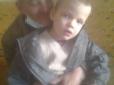 Знесилений малюк помер у пастці чи вбили батьки? Тіло зниклого хлопчика на Дніпропетровщині знайшли випадково в полі (фото)