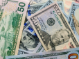 Готівковий долар вже 42 грн: Експерти розповіли, чому валюта в обмінниках б'є рекорди