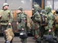 В ОРДЛО нова хвиля примусової мобілізації - у Луганську за 40 хвилин на ринку забрали два автобуси чоловіків