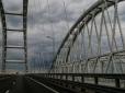 Назвав низку причин: Арестович натякнув, що удару по Кримському мосту поки не буде