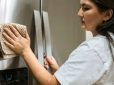 Як почистити холодильник усередині від жовтих плям та запаху - найефективніші способи