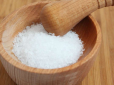 На всі випадки життя: 3 нестандартних способи використання солі у побуті, про які ви не знали