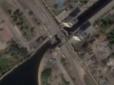 Пів мосту вже обвалилося: Нові супутникові знімки руйнувань переправи біля Каховської ГЕС після ударів ЗСУ