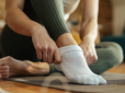 Як відіпрати білі шкарпетки за допомогою солі -  простий, але забутий спосіб