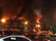 Часу не гаяли: У Росії спалахнув торговий центр -  відвідувачі взялися грабувати магазини (відео)