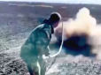 Нанотехнології? Російські сапери проводять розмінування звичайними палицями (відео)