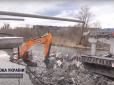 Були вимушено підірвані: В Україні вперше після початку війни відбудували два великих стратегічних мости (відео)