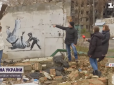 Жителі Бородянки застали Banksy за роботою і розповіли, який вигляд має знаменитий художник (відео)