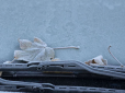 Як захистити лобове скло авто від тріщин та зледеніння взимку - корисні лайфхаки для водіїв