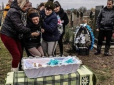 Кадри, від яких розривається серце: У Вільнянську поховали немовля, яке стало жертвою російського ракетного удару (фото)