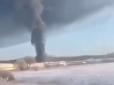 Стовп диму видно за багато кілометрів: Під Москвою спалахнула потужна пожежа, повідомляють про аварію на підприємстві