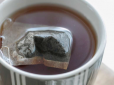 Лайфхак, про який ви не здогадувалися: Навіщо класти у холодильник пакетики чаю