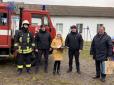 Під час відключення електрики запалив свічку та заснув: На Львівщині 11-річна дівчинка врятувала з пожежі однокласника