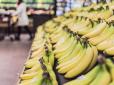 Фокус не вдався: У Польщі покарають жінку, яка купила банани 