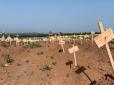 У окупованому Маріуполі та на його околицях виявили шокуючу кількість нових могил, -  Associated Press