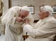Папа Римський Франциск закликав молитися за свого попередника: Бенедикт XVI тяжко хворий