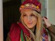 У вражаючому вишитому вбранні: Леся Нікітюк зустріла Різдво у Косові на Івано-Франківщині (фото)