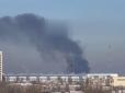У окупованому Донецьку потрапив під обстріл відомий завод, почалася пожежа (фото)