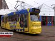 Збирає донати для України: У Гаазі повз російське консульство запускають трамвай у жовто-синіх кольорах