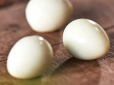 Шкарлупа з яєць злітатиме за секунду: Ось який секретний продукт треба додати у воду