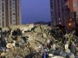 Жахливий землетрус у Туреччині: Відео зафіксувало, як житлова багатоповерхівка впала за секунду